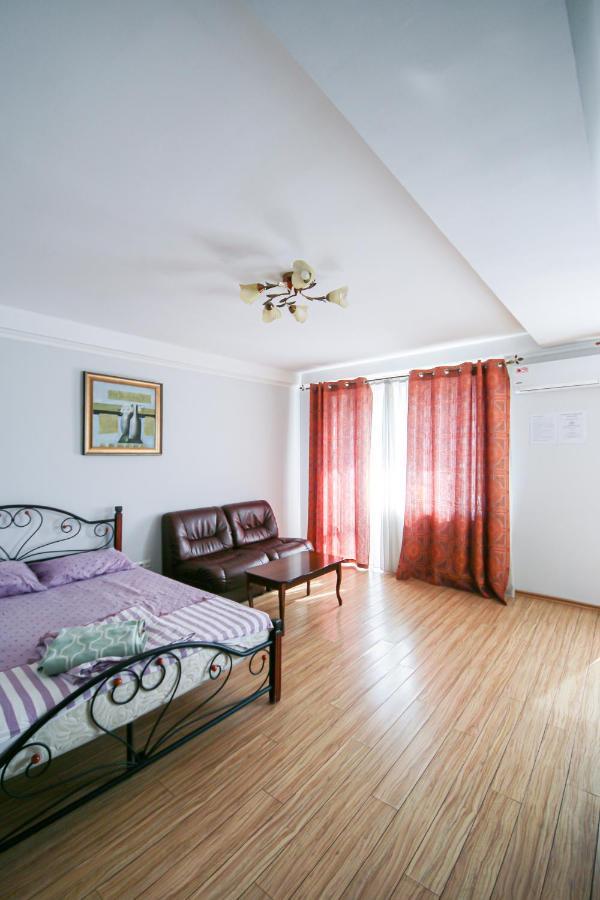 возле метро кловская Apartment Kyiv