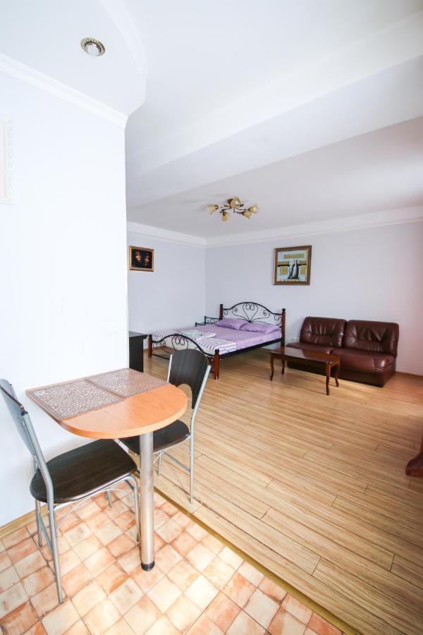 возле метро кловская Apartment